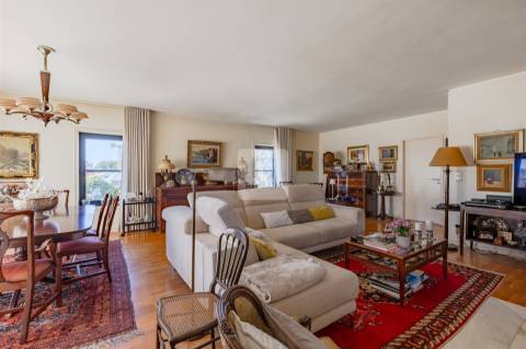 Apartamento T5 Duplex com 4 Frentes e Vistas para o Douro e Mar