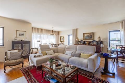 Apartamento T5 Duplex com 4 Frentes e Vistas para o Douro e Mar