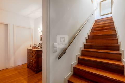 Apartamento T5 Duplex com 4 Frentes e Vistas para o Douro e Mar