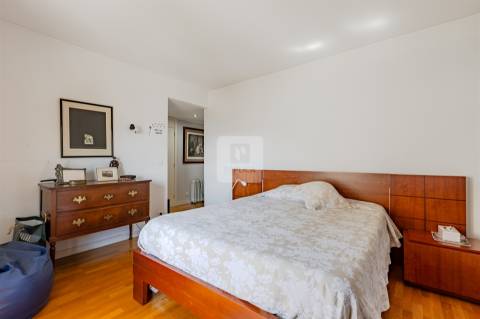 Apartamento T5 Duplex com 4 Frentes e Vistas para o Douro e Mar