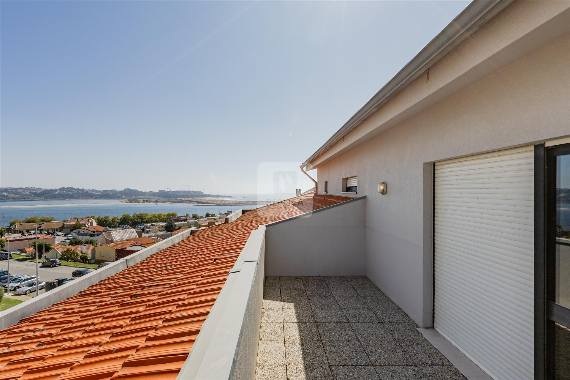 Apartamento T5 Duplex com 4 Frentes e Vistas para o Douro e Mar
