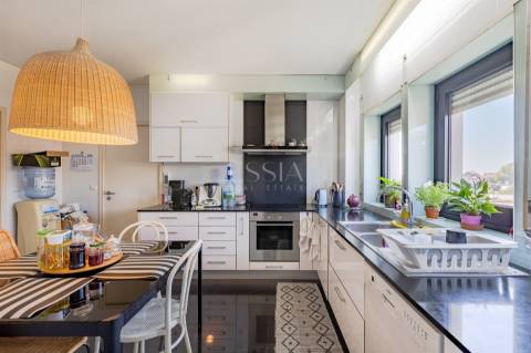 Apartamento T5 Duplex com 4 Frentes e Vistas para o Douro e Mar