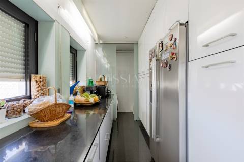 Apartamento T5 Duplex com 4 Frentes e Vistas para o Douro e Mar