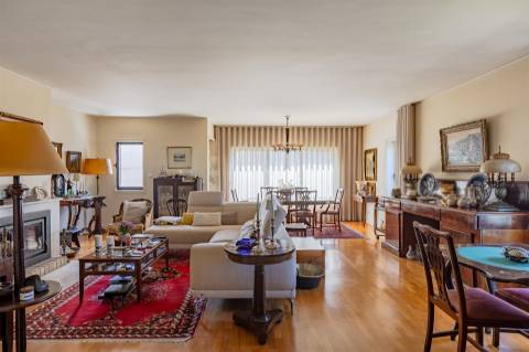 Apartamento T5 Duplex com 4 Frentes e Vistas para o Douro e Mar