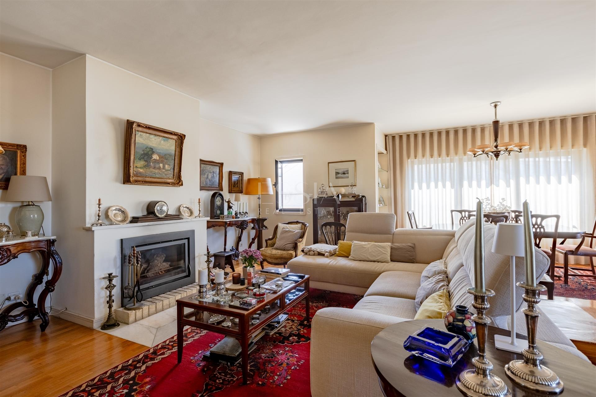 Apartamento T5 Duplex com 4 Frentes e Vistas para o Douro e Mar