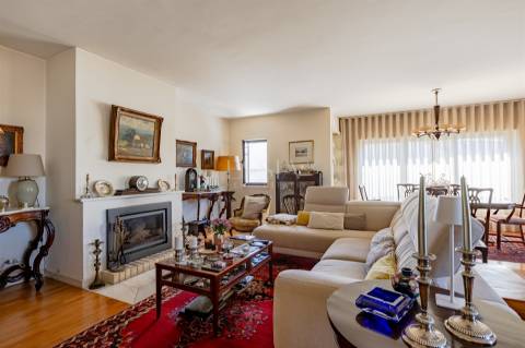 Apartamento T5 Duplex com 4 Frentes e Vistas para o Douro e Mar