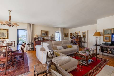 Apartamento T5 Duplex com 4 Frentes e Vistas para o Douro e Mar