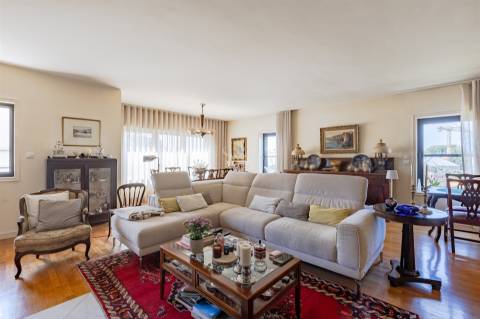 Apartamento T5 Duplex com 4 Frentes e Vistas para o Douro e Mar