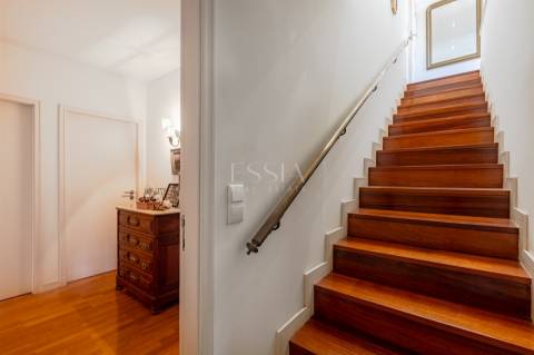 Apartamento T5 Duplex com 4 Frentes e Vistas para o Douro e Mar