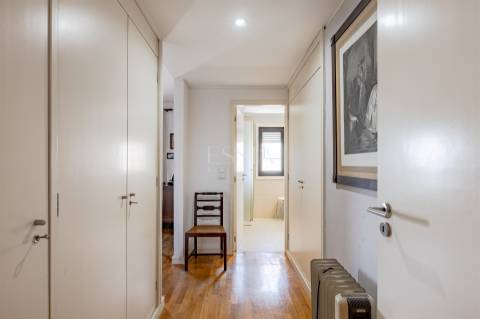 Apartamento T5 Duplex com 4 Frentes e Vistas para o Douro e Mar