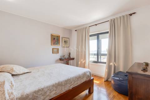 Apartamento T5 Duplex com 4 Frentes e Vistas para o Douro e Mar