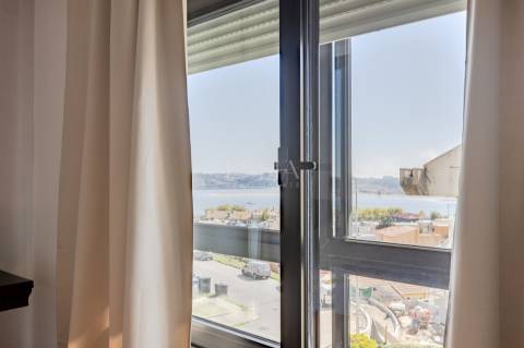 Apartamento T5 Duplex com 4 Frentes e Vistas para o Douro e Mar