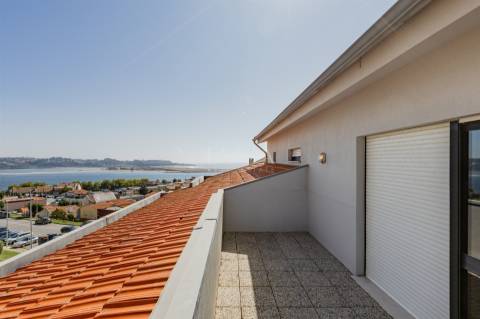 Apartamento T5 Duplex com 4 Frentes e Vistas para o Douro e Mar
