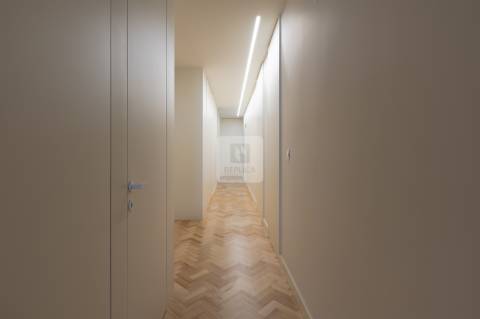 Apartamento T4 Remodelado no Centro do Porto