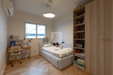 Apartamento T4 Remodelado no Centro do Porto