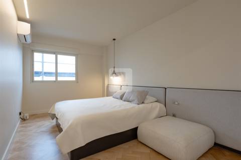 Apartamento T4 Remodelado no Centro do Porto