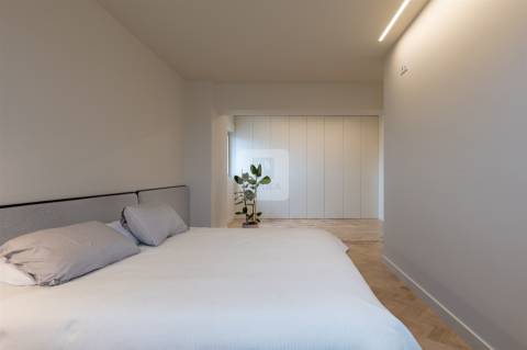 Apartamento T4 Remodelado no Centro do Porto