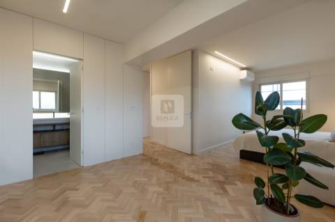 Apartamento T4 Remodelado no Centro do Porto