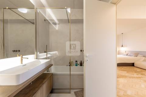 Apartamento T4 Remodelado no Centro do Porto