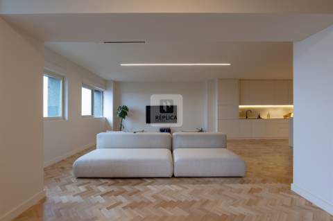 Apartamento T4 Remodelado no Centro do Porto