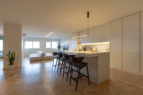 Apartamento T4 Remodelado no Centro do Porto