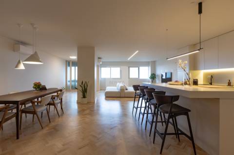 Apartamento T4 Remodelado no Centro do Porto