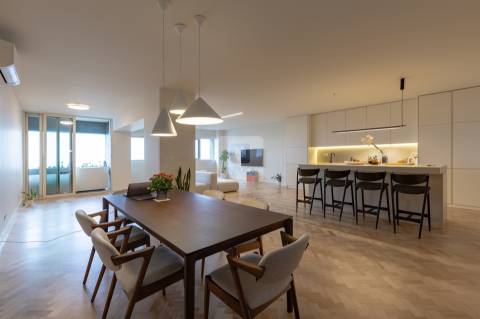 Apartamento T4 Remodelado no Centro do Porto