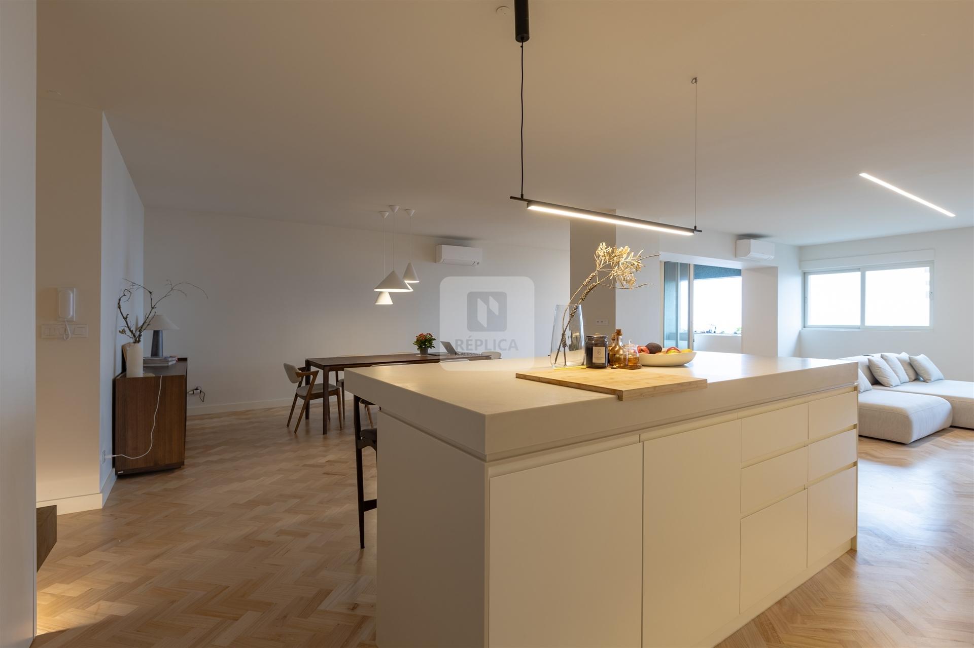 Apartamento T4 Remodelado no Centro do Porto