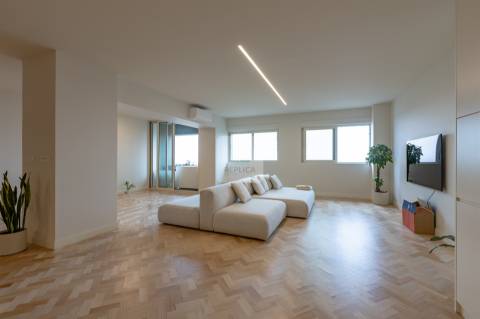 Apartamento T4 Remodelado no Centro do Porto