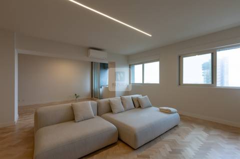 Apartamento T4 Remodelado no Centro do Porto