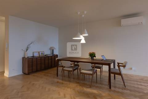 Apartamento T4 Remodelado no Centro do Porto