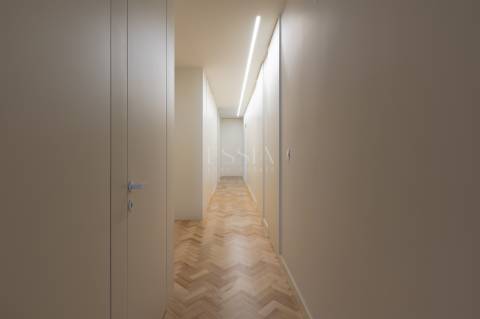 Apartamento T4 Remodelado no Centro do Porto