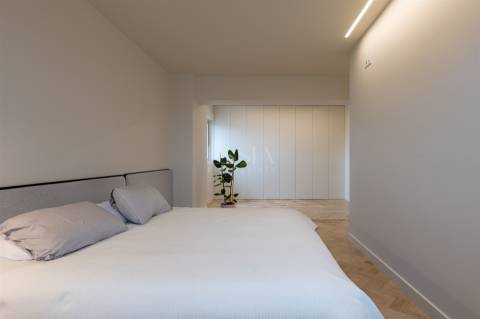 Apartamento T4 Remodelado no Centro do Porto