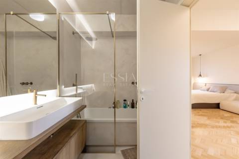 Apartamento T4 Remodelado no Centro do Porto