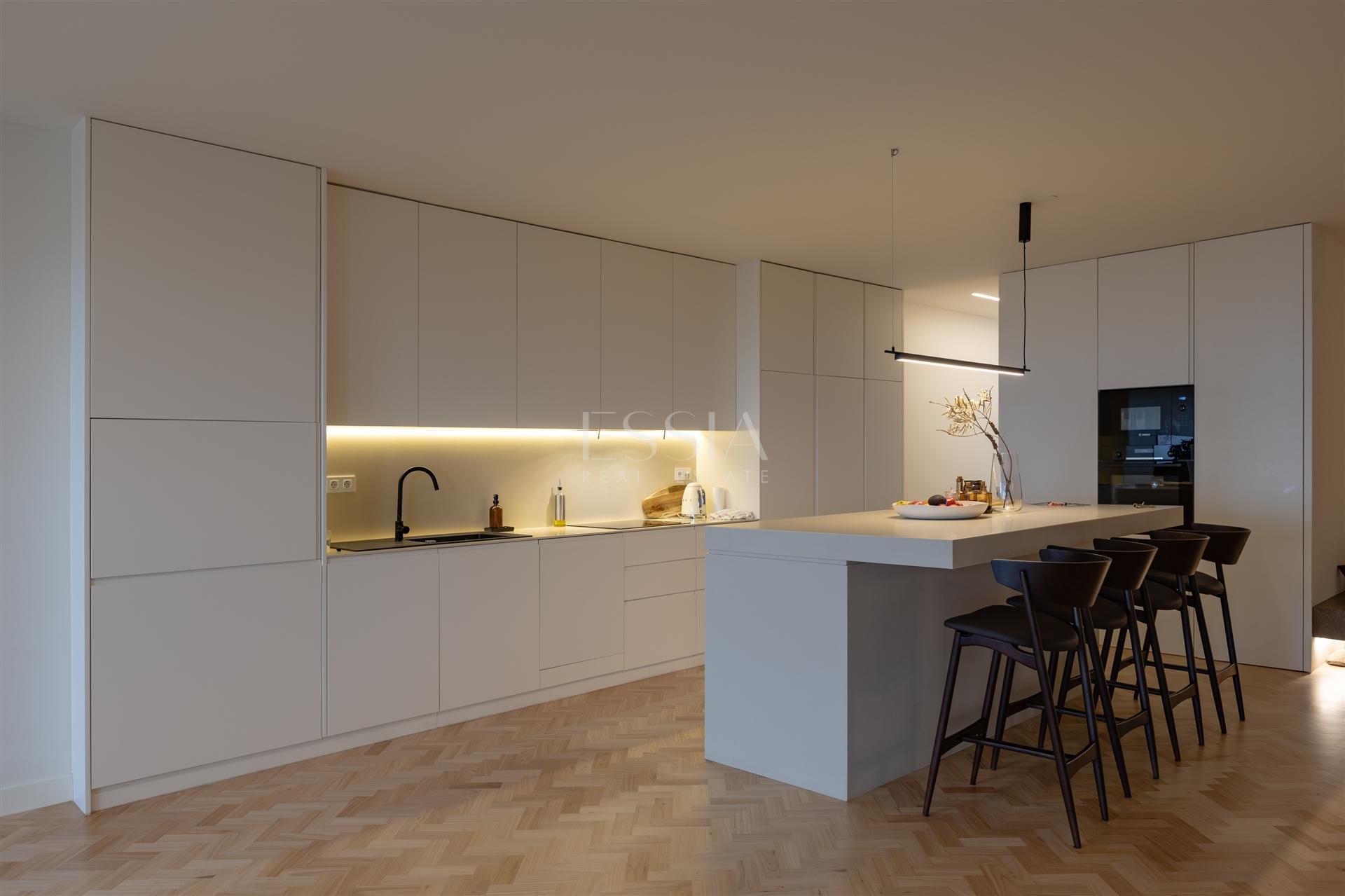 Apartamento T4 Remodelado no Centro do Porto