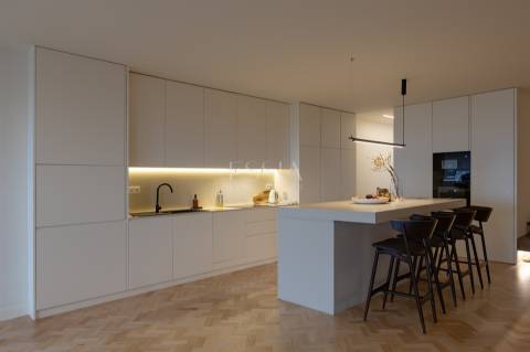 Apartamento T4 Remodelado no Centro do Porto