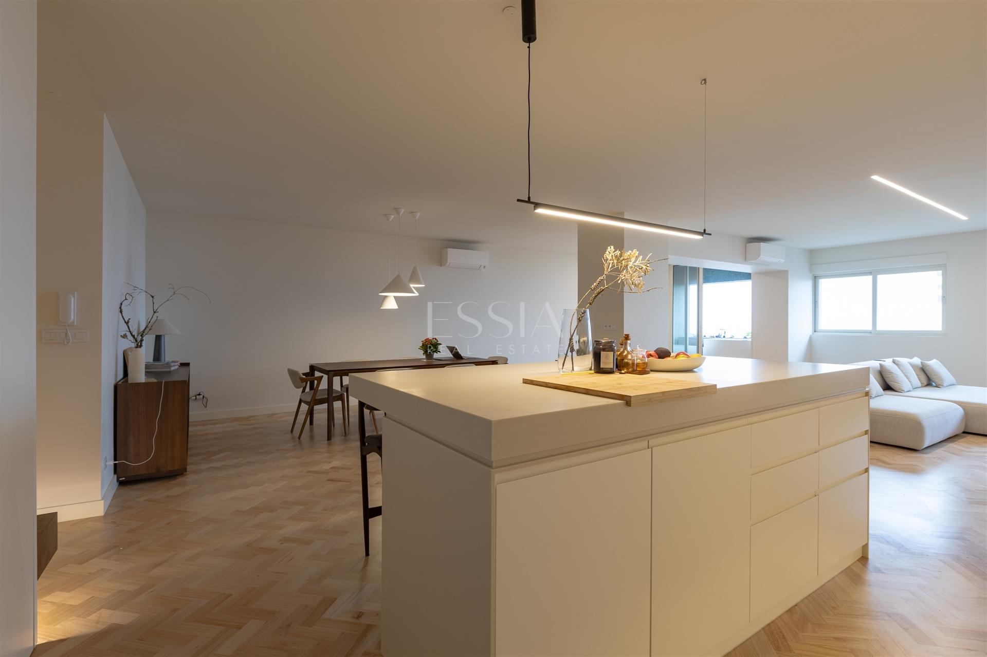 Apartamento T4 Remodelado no Centro do Porto