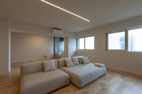 Apartamento T4 Remodelado no Centro do Porto