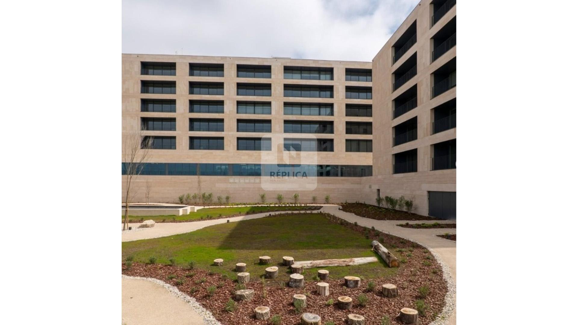 T2 para Arrendar com Varanda em Condomínio com Piscina em Canidelo