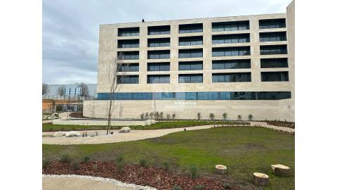 T2 para Arrendar com Varanda em Condomínio com Piscina em Canidelo