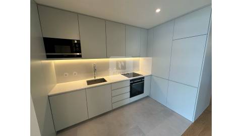 T2 para Arrendar com Varanda em Condomínio com Piscina em Canidelo