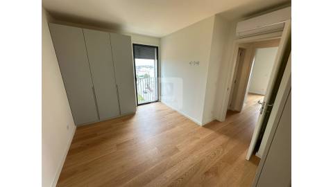 T2 para Arrendar com Varanda em Condomínio com Piscina em Canidelo