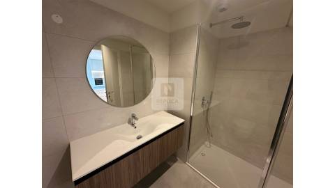 T2 para Arrendar com Varanda em Condomínio com Piscina em Canidelo