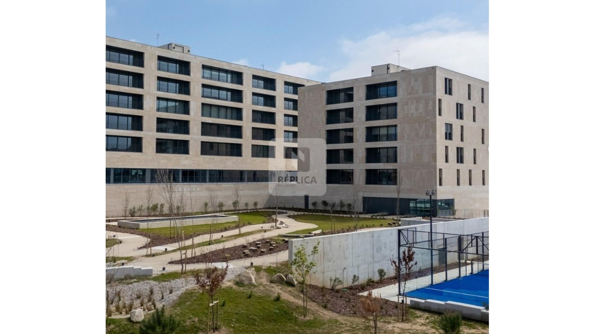 T2 para Arrendar com Varanda em Condomínio com Piscina em Canidelo