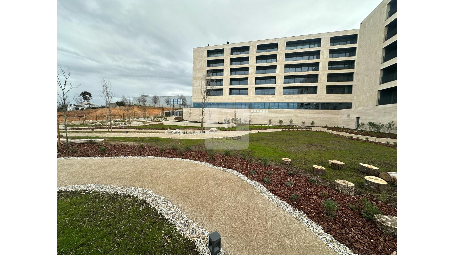 T2 para Arrendar com Varanda em Condomínio com Piscina em Canidelo