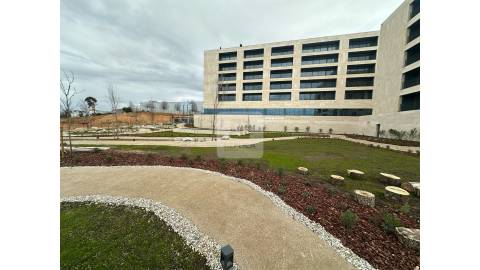 T2 para Arrendar com Varanda em Condomínio com Piscina em Canidelo