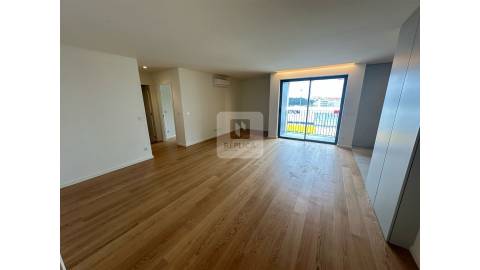 T2 para Arrendar com Varanda em Condomínio com Piscina em Canidelo