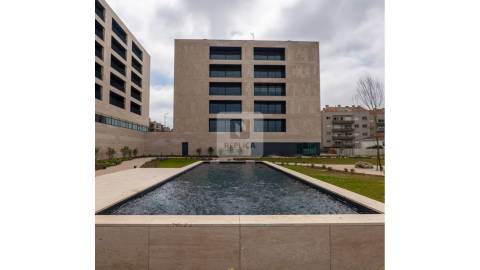 T2 para Arrendar com Varanda em Condomínio com Piscina em Canidelo