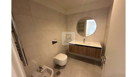 T2 para Arrendar com Varanda em Condomínio com Piscina em Canidelo