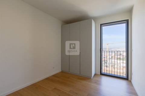 T2 para Arrendar com Varanda em Condomínio com Piscina em Canidelo